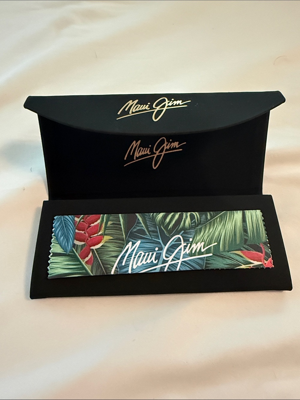 Maui Jim Sunglasses Case & Cloth